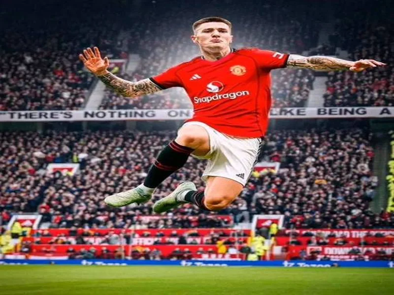 替补出场4次贡献3粒进球,谢什科当选曼联二月最佳球员